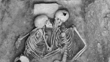 Os Amantes de Hasanlu - Museu de Arqueologia e Antropologia da Universidade da Pensilvânia - Museu de Arqueologia e Antropologia da Universidade da Pensilvânia