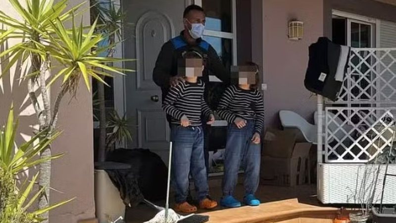 Crianças foram mantidas em cativeiro por mais de três anos - Divulgação/Polícia Nacional da Espanha