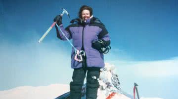 Francys Arsentiev em fotografia no topo do Monte Everest - Divulgação/Biblioteca Pública de Denver